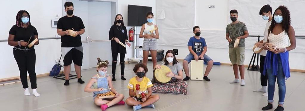 Social Inclusion for Refugees and Young People Through the Collective ...